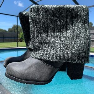 Women size 8 Muk Luks boots. Excellent condition.